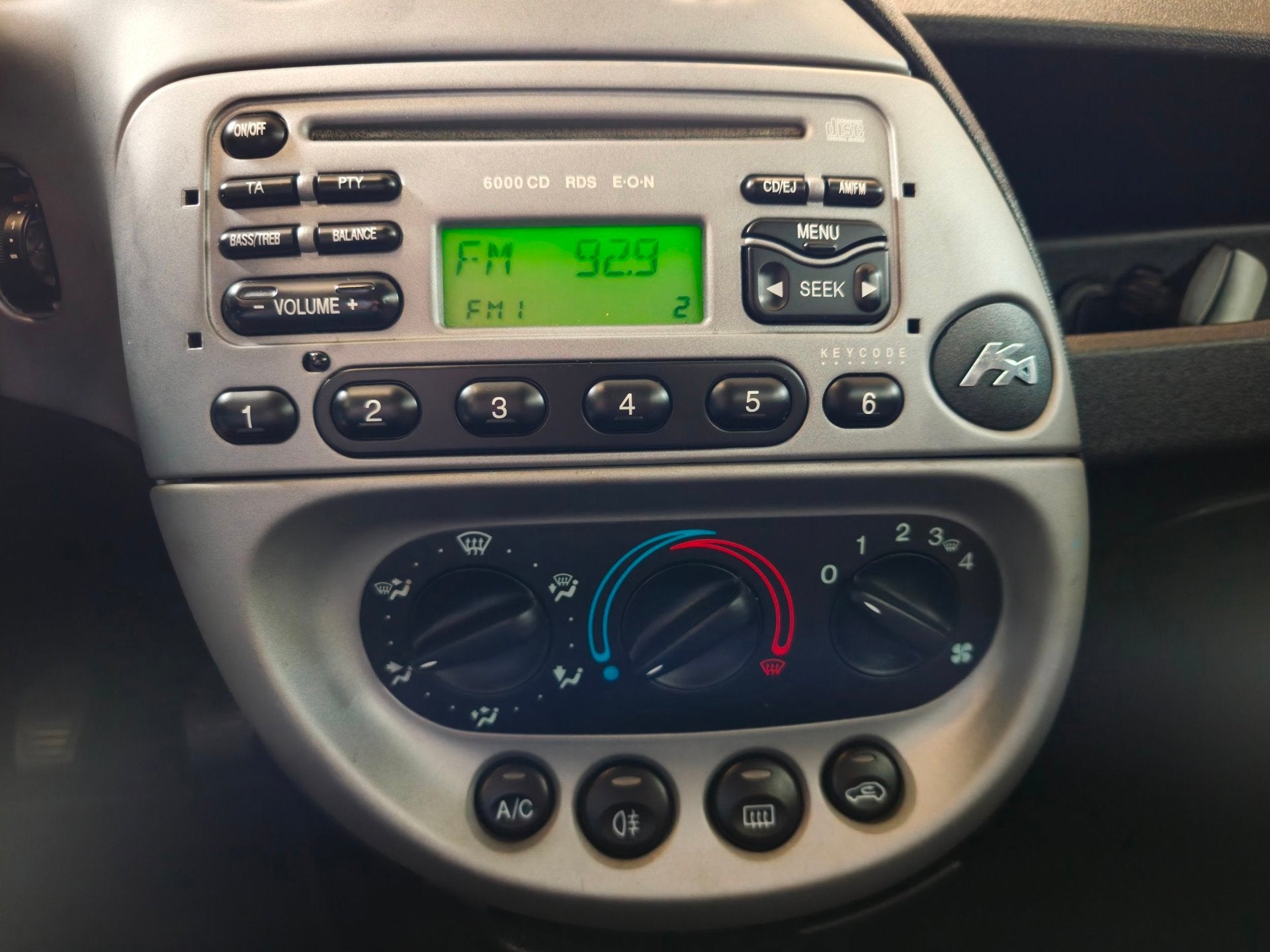 Ford Ka 1.3 Futura Airco NAP, Auto's, Voorwielaandrijving, 1299 cc, Stof, Gebruikt