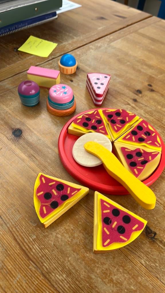 Houten pizza en gebakjes, Ophalen, Zo goed als nieuw, Jongen of Meisje