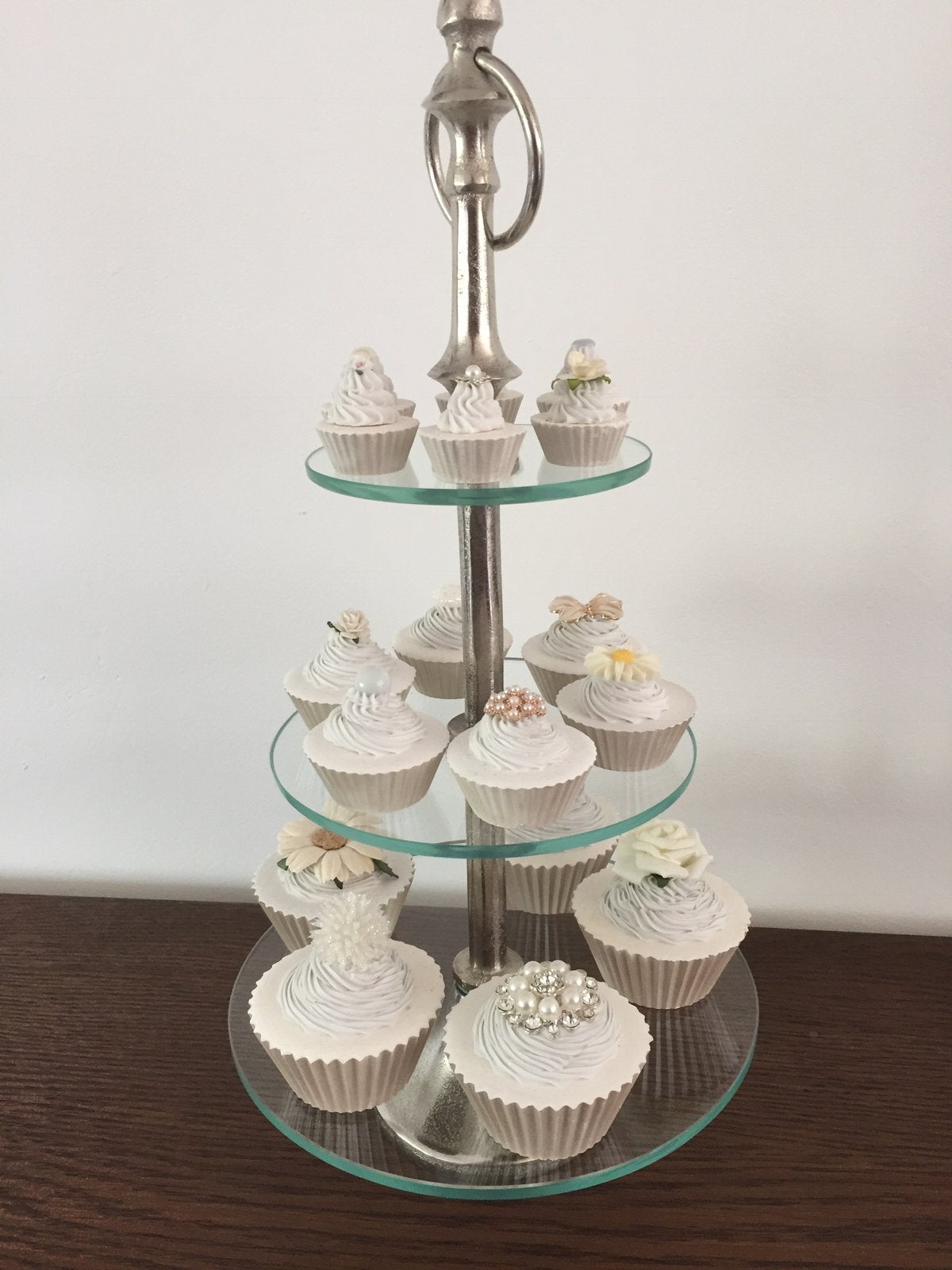 Brocante nep sier Parelmoer witte cupcakes, gebakjes, Ophalen, Zo goed als nieuw