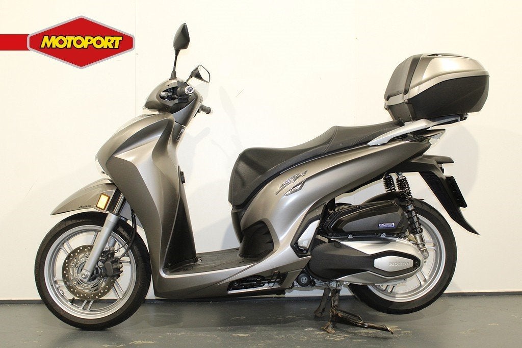 Honda SH 350 I (bj 2022), Motoren, Motoren | Honda, Scooter, Bedrijf, Mc.benelux@honda-eu.com, Honda Motor Europe Ltd. Belgian Branch