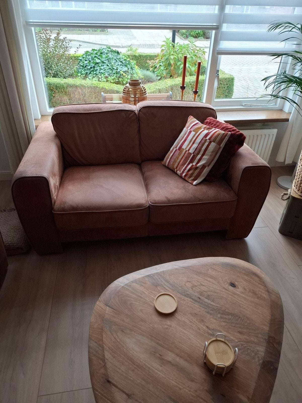 GRATIS Comfortabele 2- en 3-zitsbanken in bruin microvezel, Ophalen, Gebruikt, Driepersoons, 75 tot 100 cm