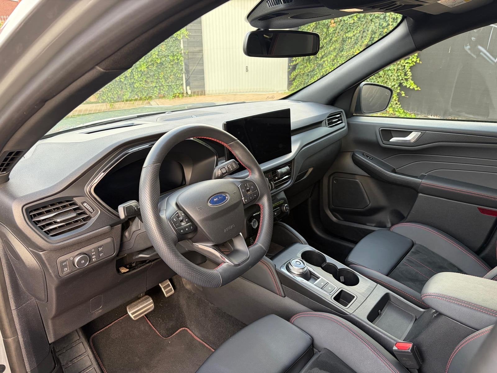 Foto 18 van Ford Kuga 2.5 PHEV St-line X Black Style | Trekhaak | Winter