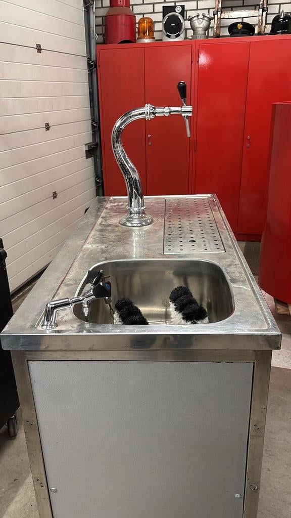 Mobiele tap installatie met snelkoeler en spoelbak, Ophalen