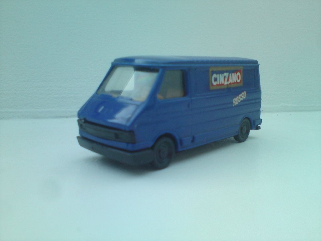 Praline (geen herpa) fiat 242 bestelbus Cinzano, Ophalen of Verzenden, Zo goed als nieuw, Auto, Brekina