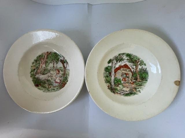 2 vintage kinderbord sprookjes roodkapje P. Regout porselein, Ophalen