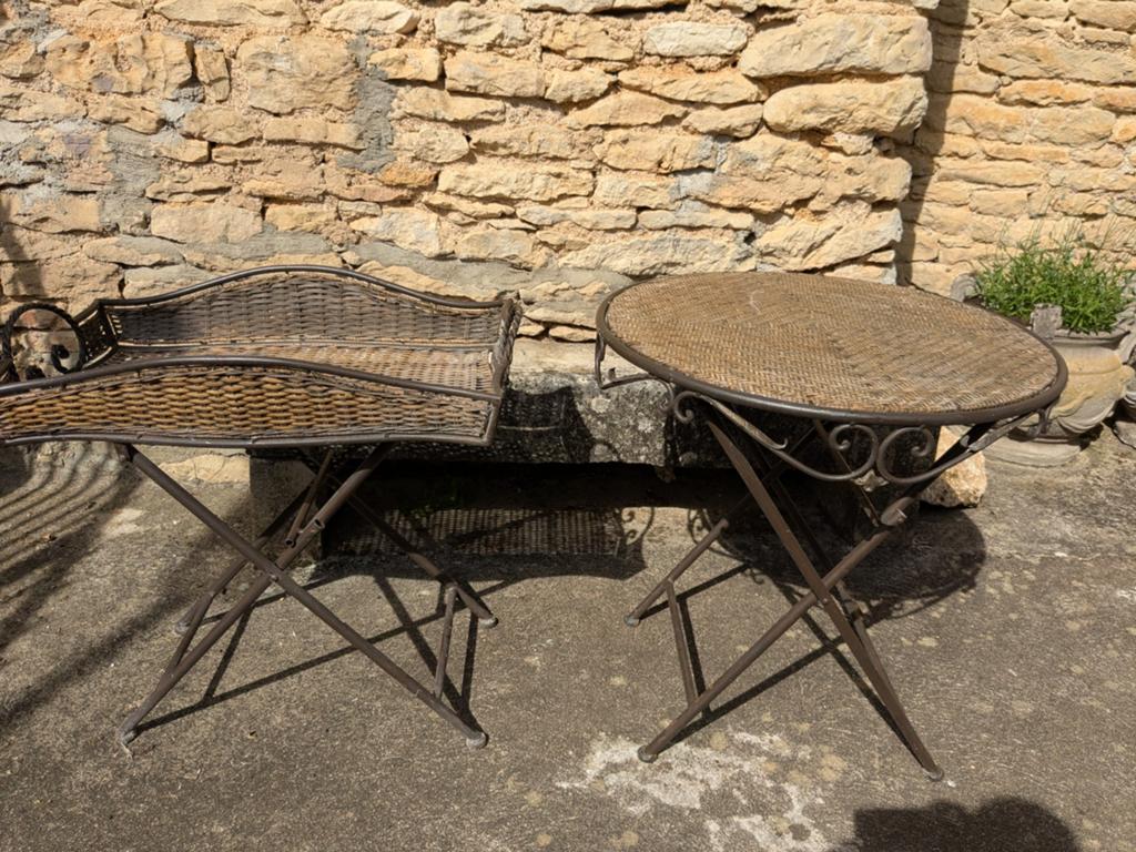 Franse bistro tafels metaal en riet / rotan, Tuin en Terras, Tuinsets en Loungesets, Ophalen, Overige materialen, 4 zitplaatsen