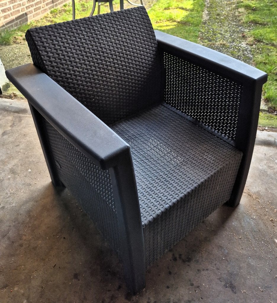 Buiten loungestoelen + tafel, Kunststof, Zo goed als nieuw, Tuinset, Eettafel