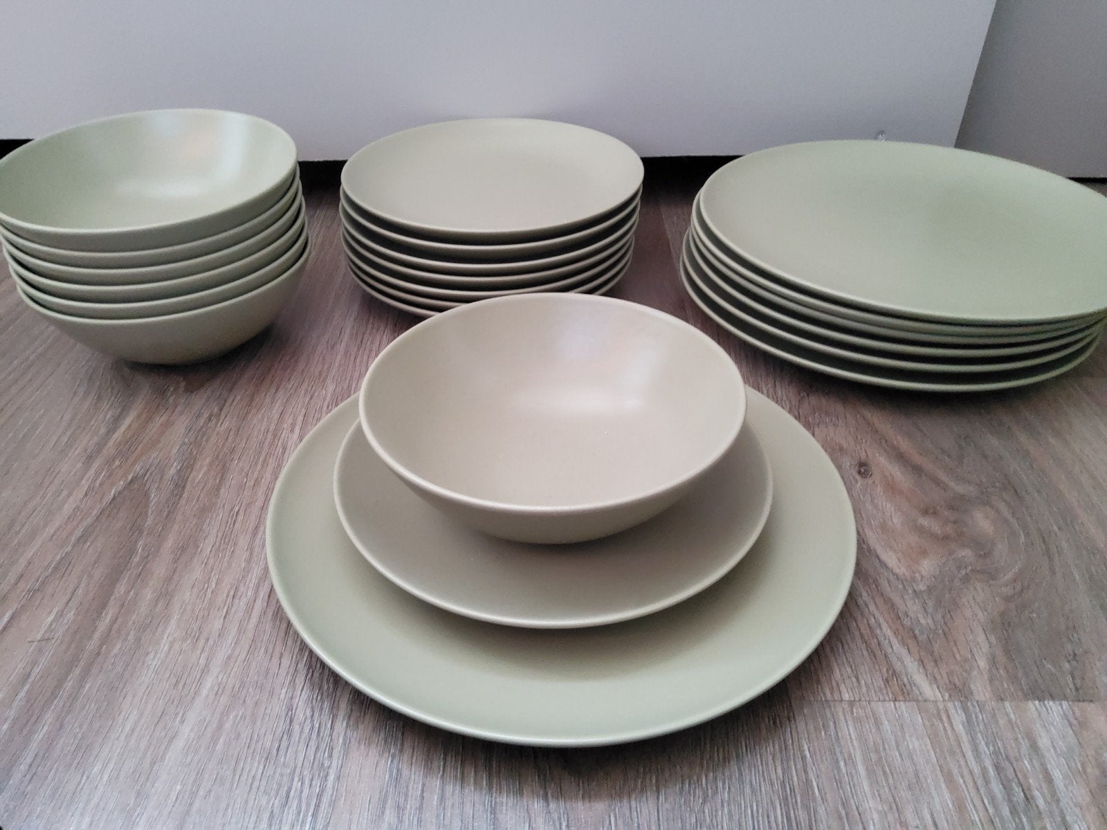 Ikea bordenset olijfgroen, Ophalen, Nieuw, Bord(en), Overige stijlen