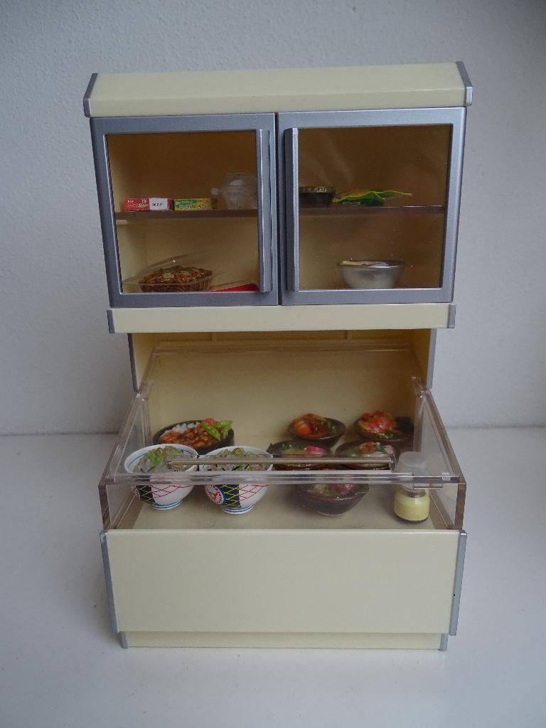 Re-ment Megahouse koelkast/vitrinekast, Ophalen of Verzenden, Gebruikt
