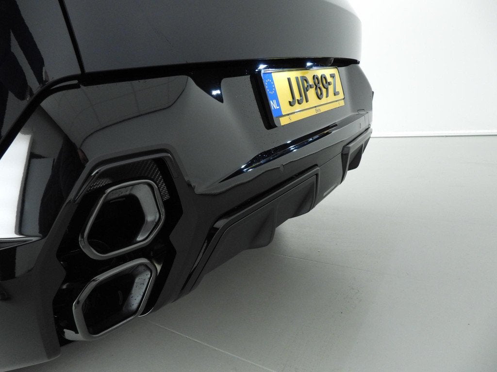 BMW XM PHEV 50e Bower & Wilkens / Soft close / Park assist /, Auto's, BMW, Stof, Gebruikt, Met garantie (alle), Zwart