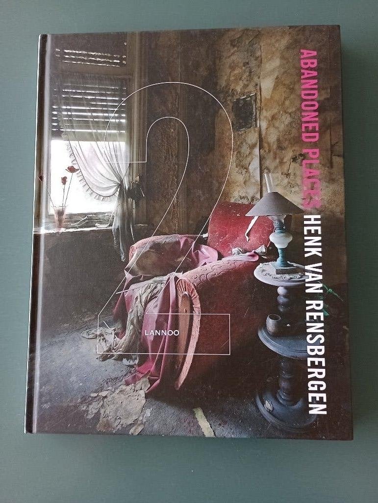 ABANDONED PLACES 2  Henk van Rensbergen, Fotografen, Ophalen of Verzenden, Zo goed als nieuw, Henk van Rensbergen