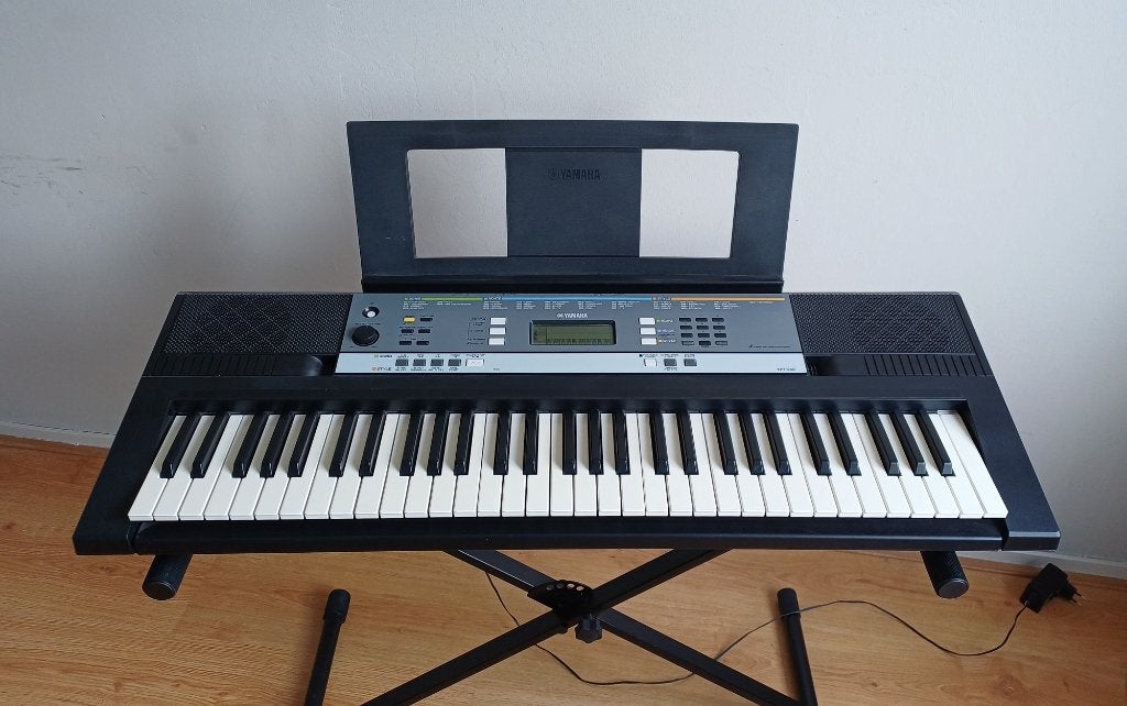 Yamaha YPT-240 keyboard incl. standaard, Ophalen, Yamaha, Met standaard, 61 toetsen