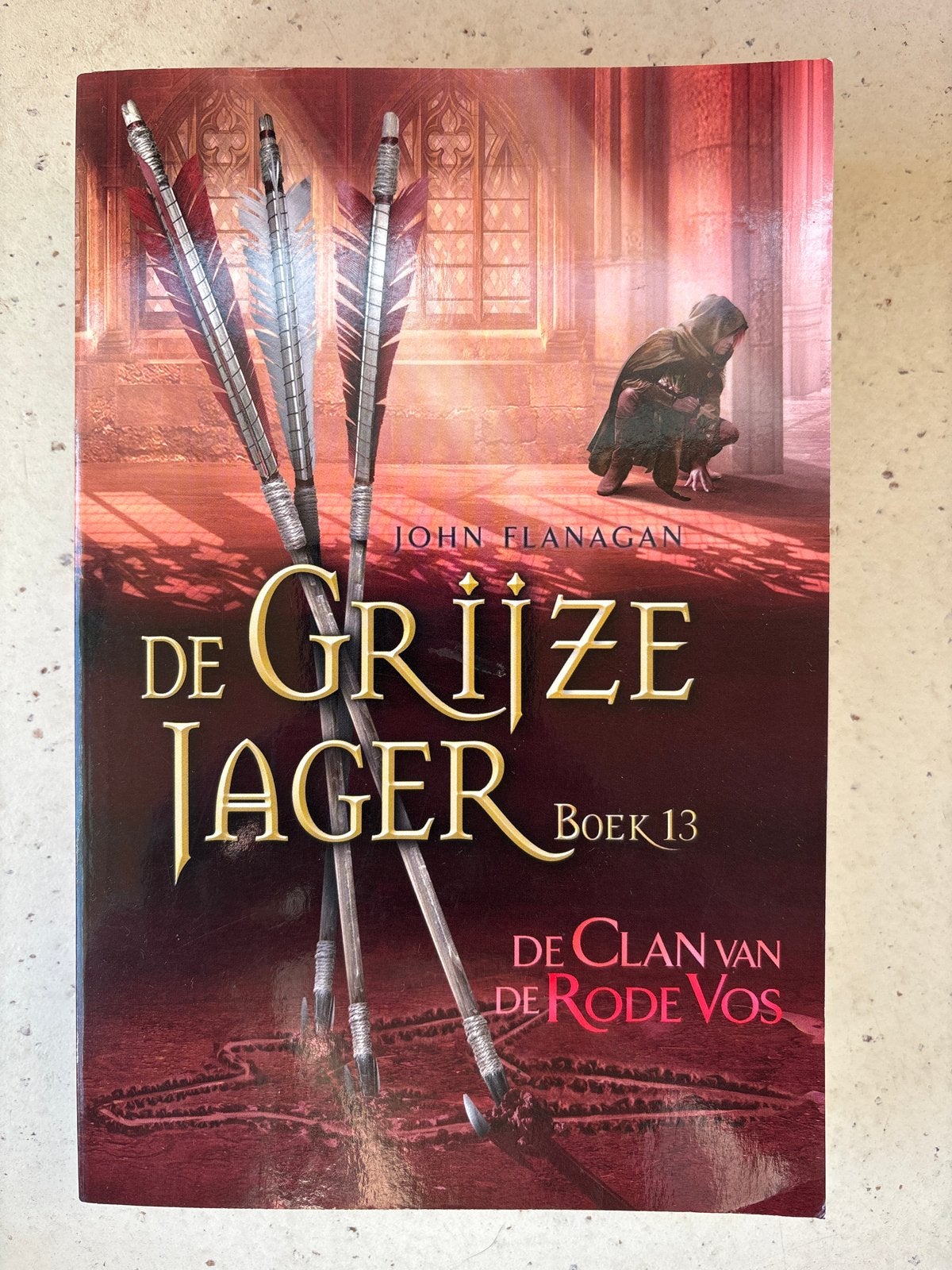 De Grijze Jager Boek 13: De Clan van de Rode Vos, Ophalen of Verzenden, Zo goed als nieuw