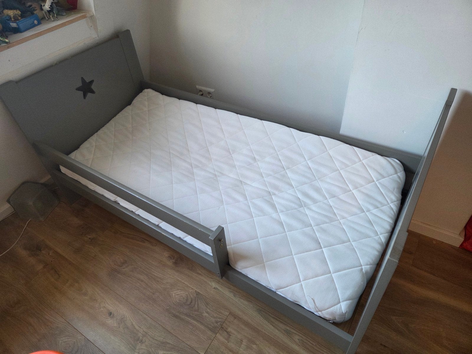 Kinderbed Petite Amelie ster, grijs, 140 cm lengte, Ophalen, Gebruikt, Eenpersoons, Overige maten