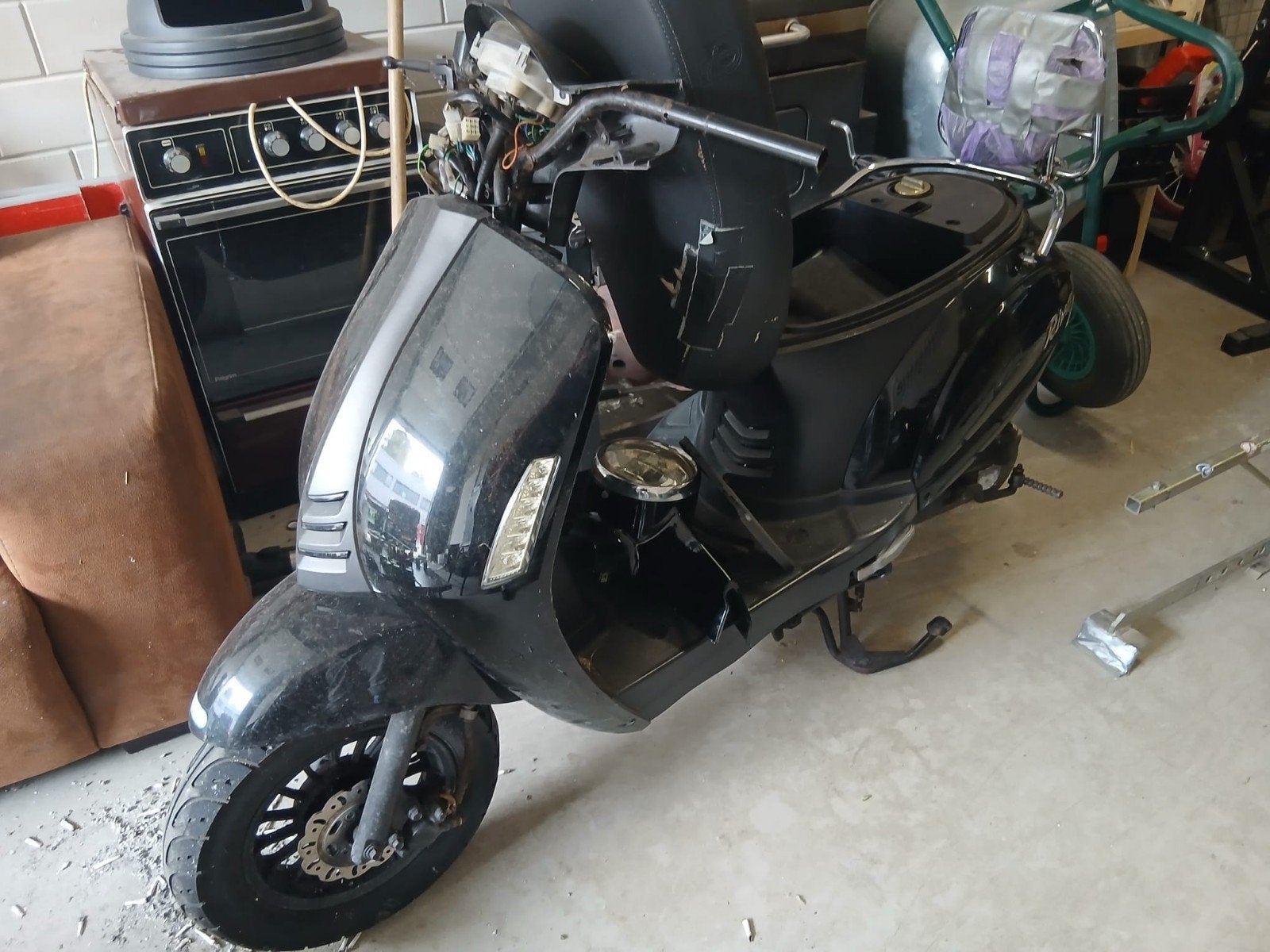 Zwarte scooter - Opknapper, Fietsen en Brommers, Ophalen, Gebruikt, Onbekend, Benzine