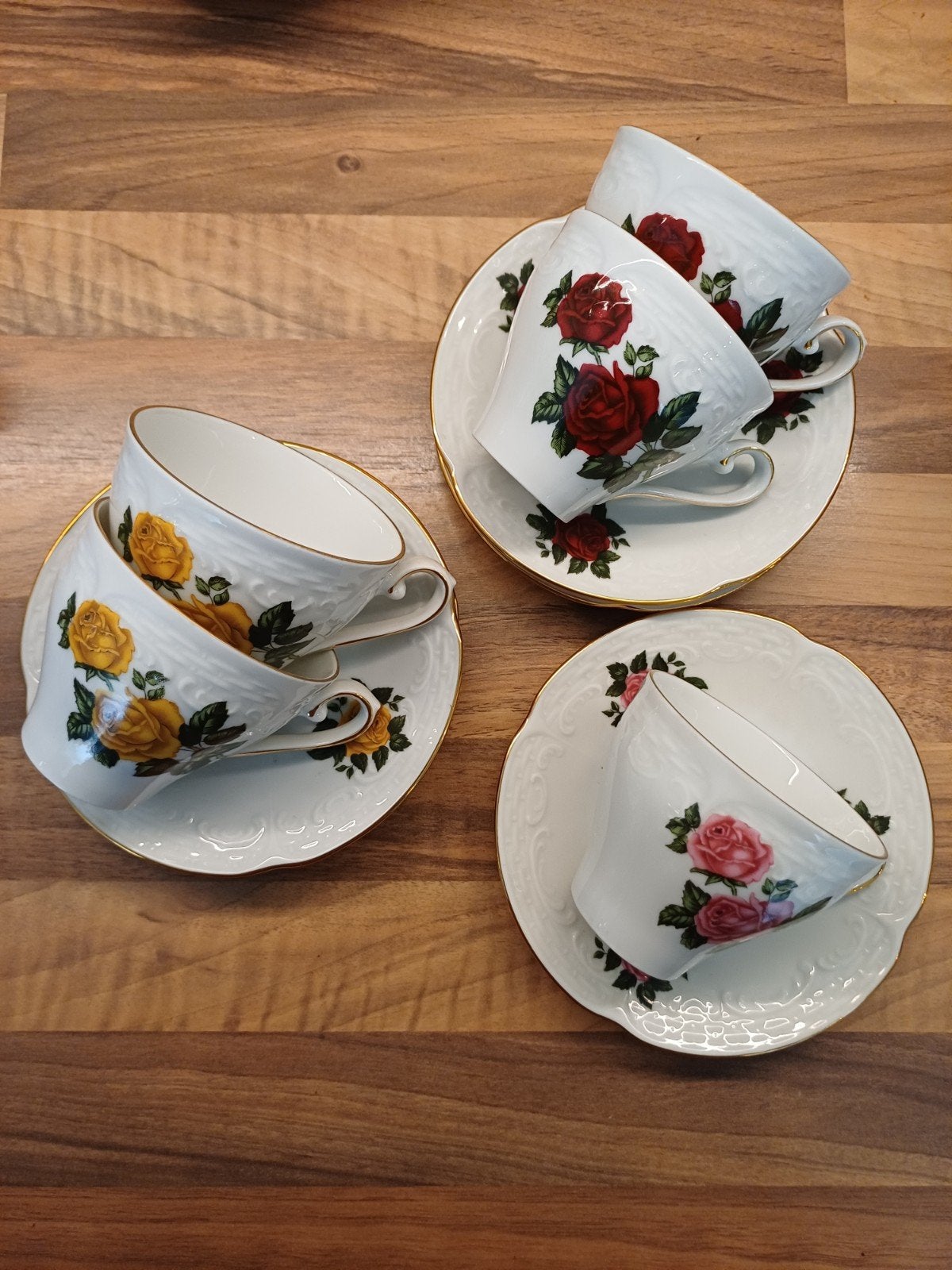 Vintage porseleinen kop en schotel set met rozen decor, Antiek en Kunst, Antiek | Servies los, Ophalen of Verzenden