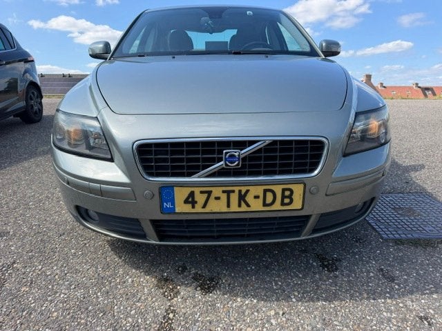 Volvo S40 1.8 Edition II Climate Navi Trekhaak Parksensor Cr, Auto's, Voorwielaandrijving, Gebruikt, Beige, 4 cilinders