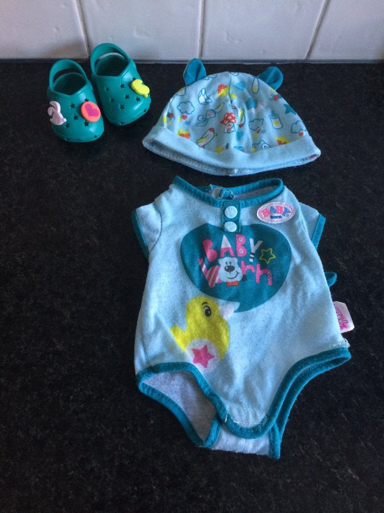 baby born set romper mutsje en crocs met pins, Ophalen of Verzenden, Zo goed als nieuw, Babypop