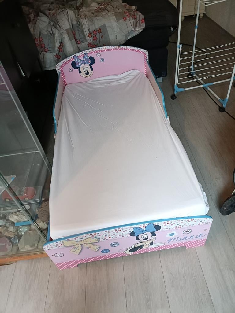 Minnie Mouse Peuterbed - Roze Kinderbed, Kinderen en Baby's, Kinderkamer | Bedden, Lattenbodem, Gebruikt, 70 tot 85 cm, 140 tot 160 cm