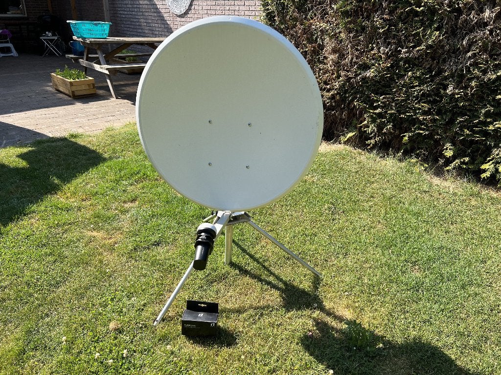 EISS 65 cm offset schotelantenne met Ultra Black LNB, Ophalen, Zo goed als nieuw, (Schotel)antenne, Overige merken