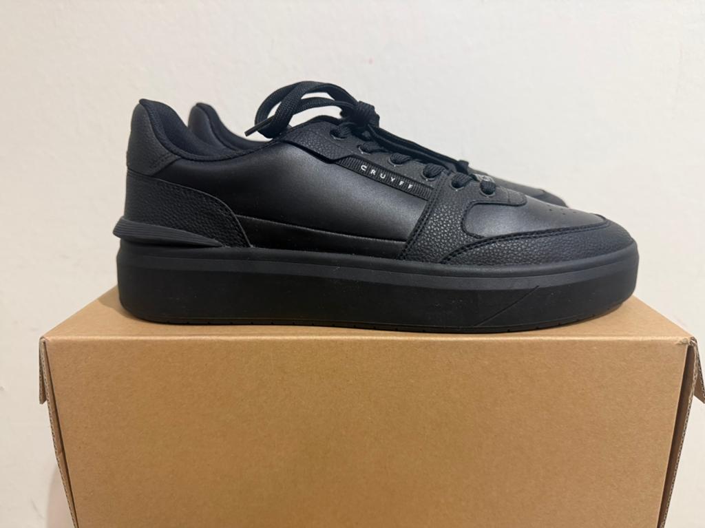 Te koop nieuwe Cruyff Endorsed Tennis black maat 45, Postlaan 3, Zwart, Nieuw, Cruyff