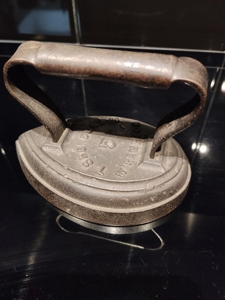 Antiek strijkijzer 14cm., Ophalen of Verzenden