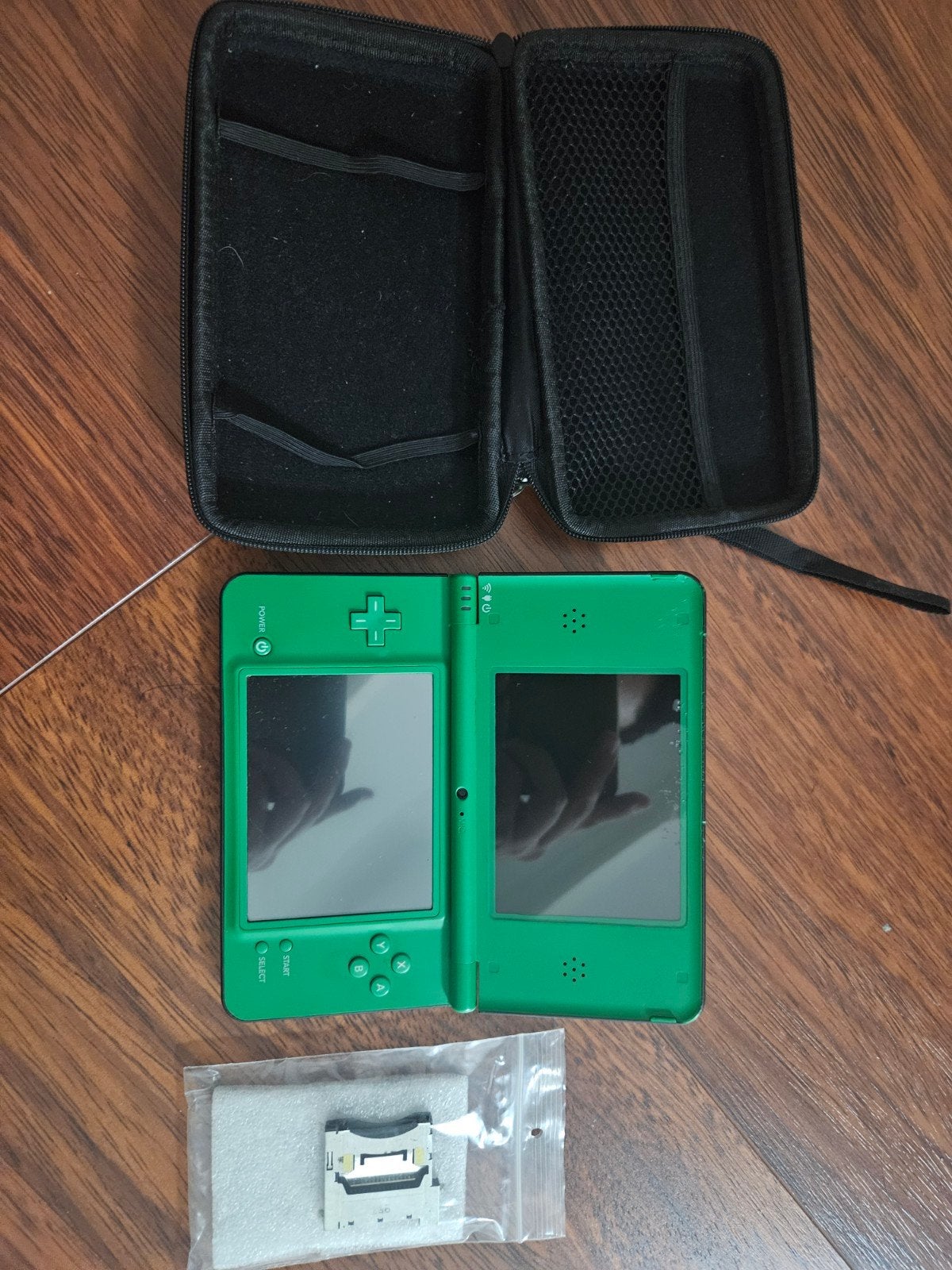 Groene Nintendo DSi XL met hoes, Spelcomputers en Games, Met games, Dsi XL, Gebruikt, Ophalen of Verzenden