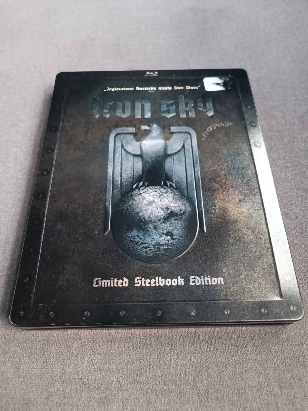 Iron sky steelbook - bluray, Cd's en Dvd's, Blu-ray, Ophalen of Verzenden, Zo goed als nieuw, Actie