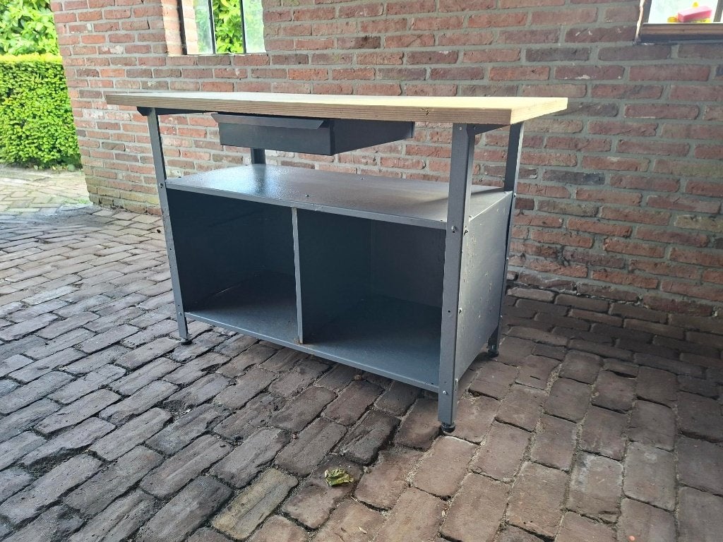 Goede, degelijke werkbank met houten werkblad!, Doe-het-zelf en Verbouw, Werkbanken, Ophalen, Gebruikt