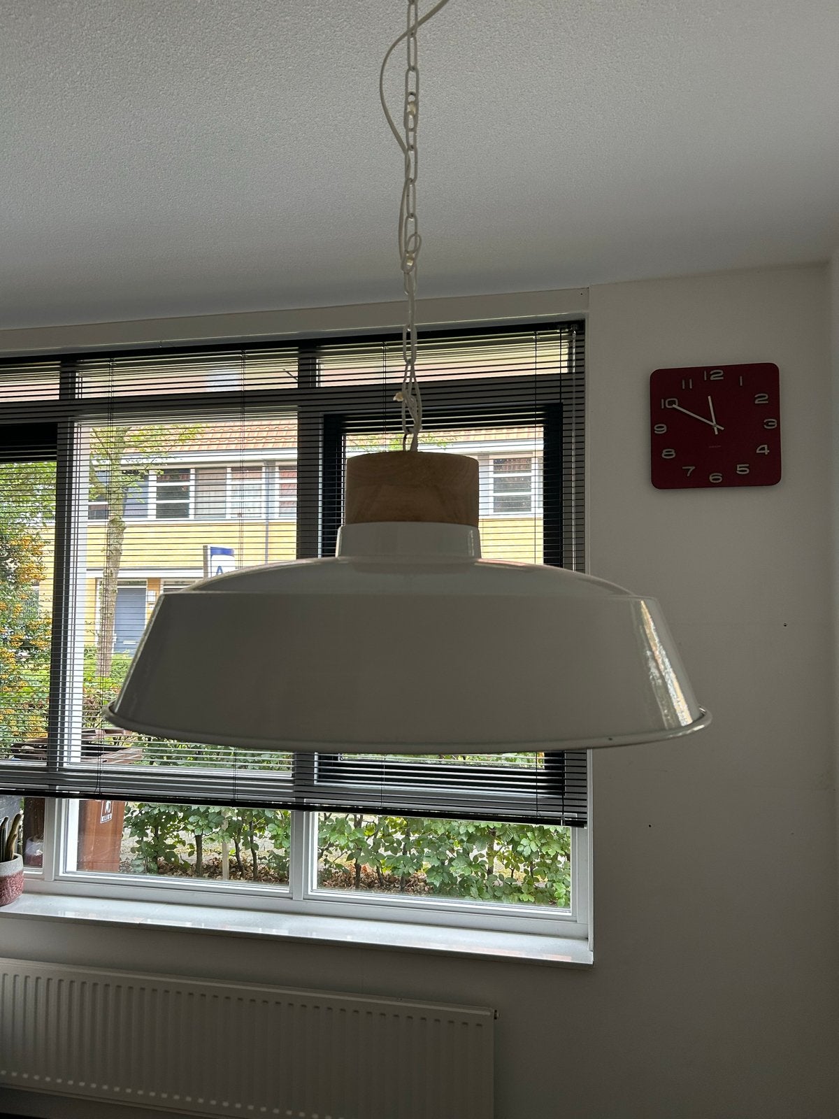 Witte hanglamp met koperen binnenkant, Ophalen, Gebruikt, Metaal, E27 (groot)