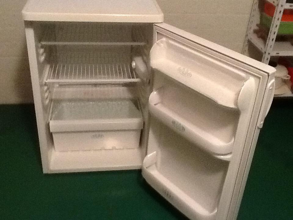 Koelkast tafelmodel Frigidaire, Witgoed en Apparatuur, Koelkasten en IJskasten, 100 tot 150 liter, Ophalen, 85 tot 120 cm, Zonder vriesvak