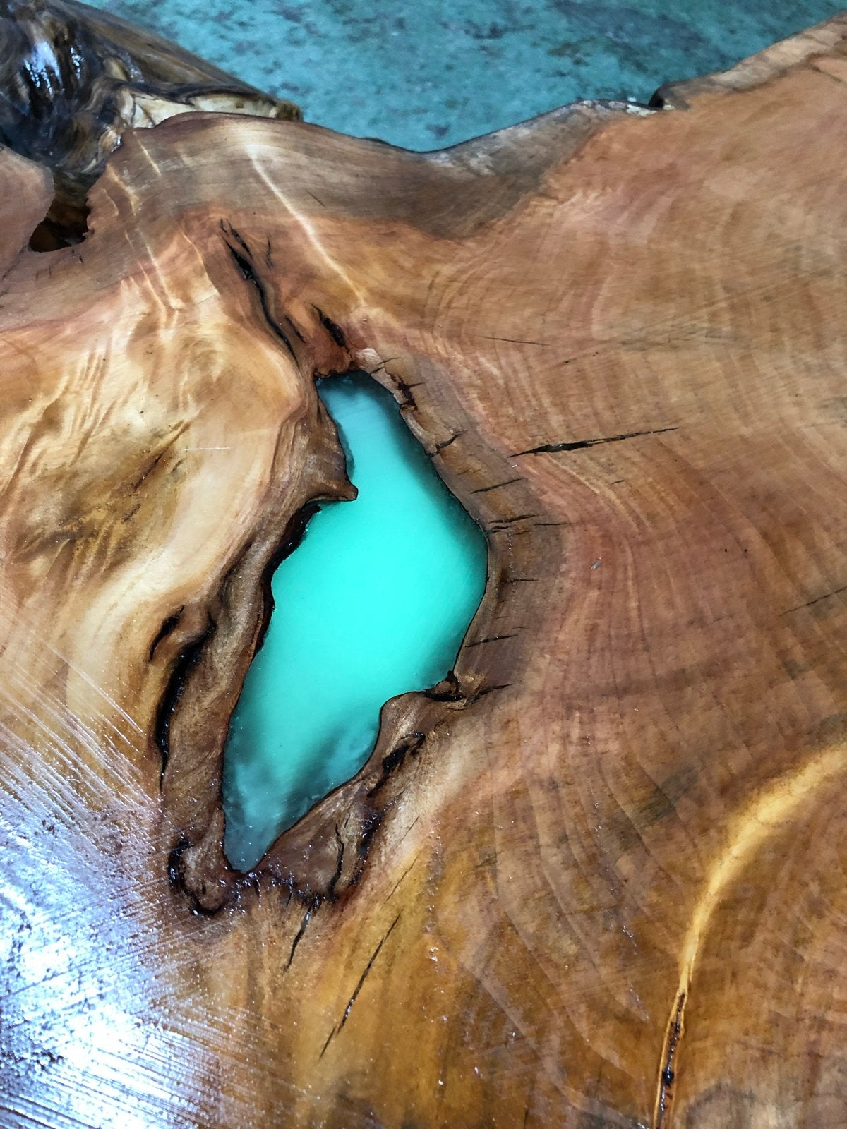 Unieke Salontafel met Fluorescerende Epoxy en Hout, Ophalen, 100 tot 150 cm, Nieuw, 50 tot 100 cm