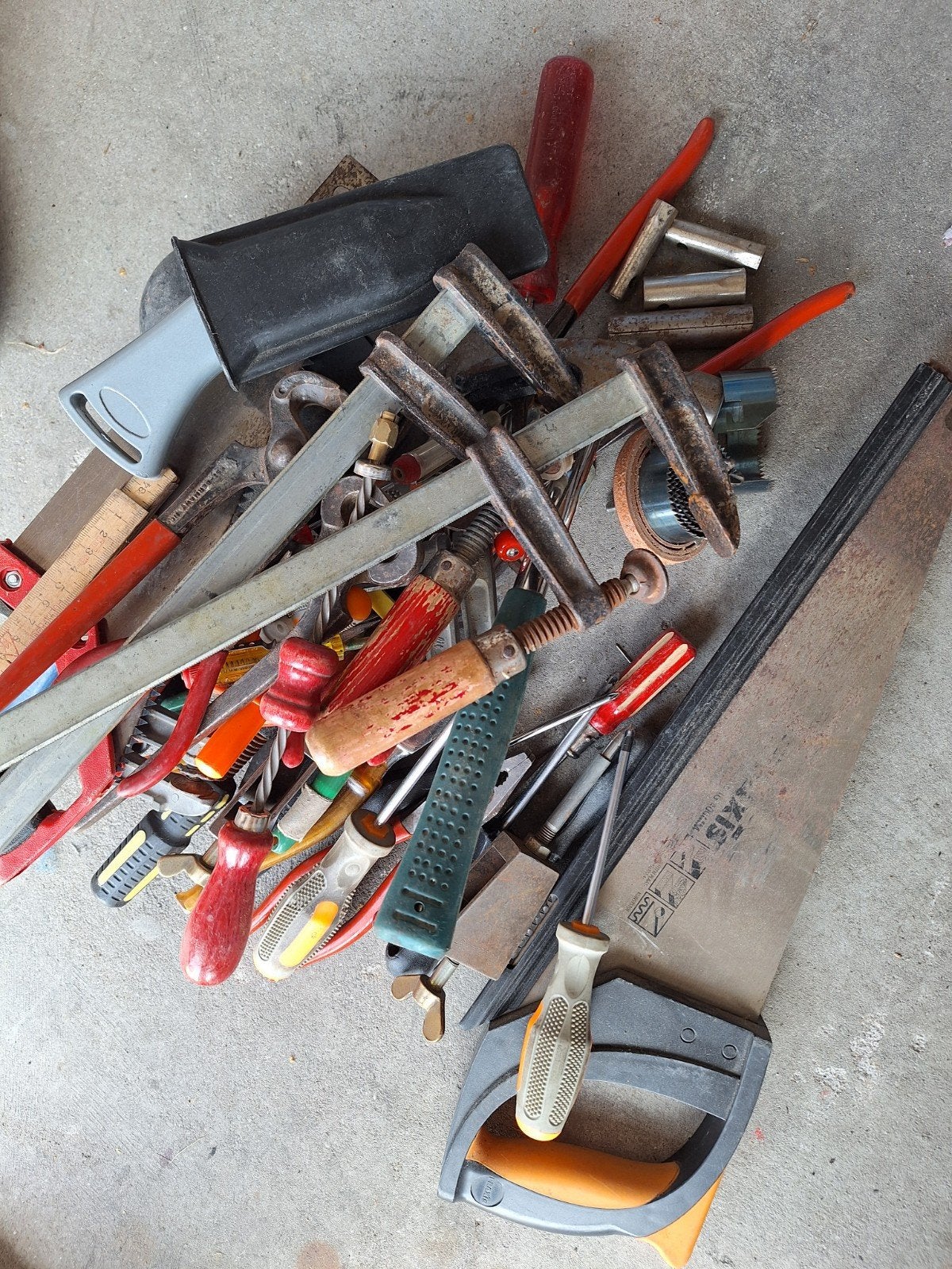 partijtje oud handgereedschap, Ophalen