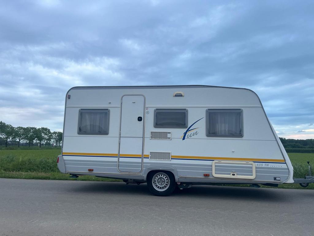 Gereserveerd !! burstner fun 435 met voortent en mover, Caravans en Kamperen, Vast bed, Rondzit, 750 - 1000 kg, Particulier