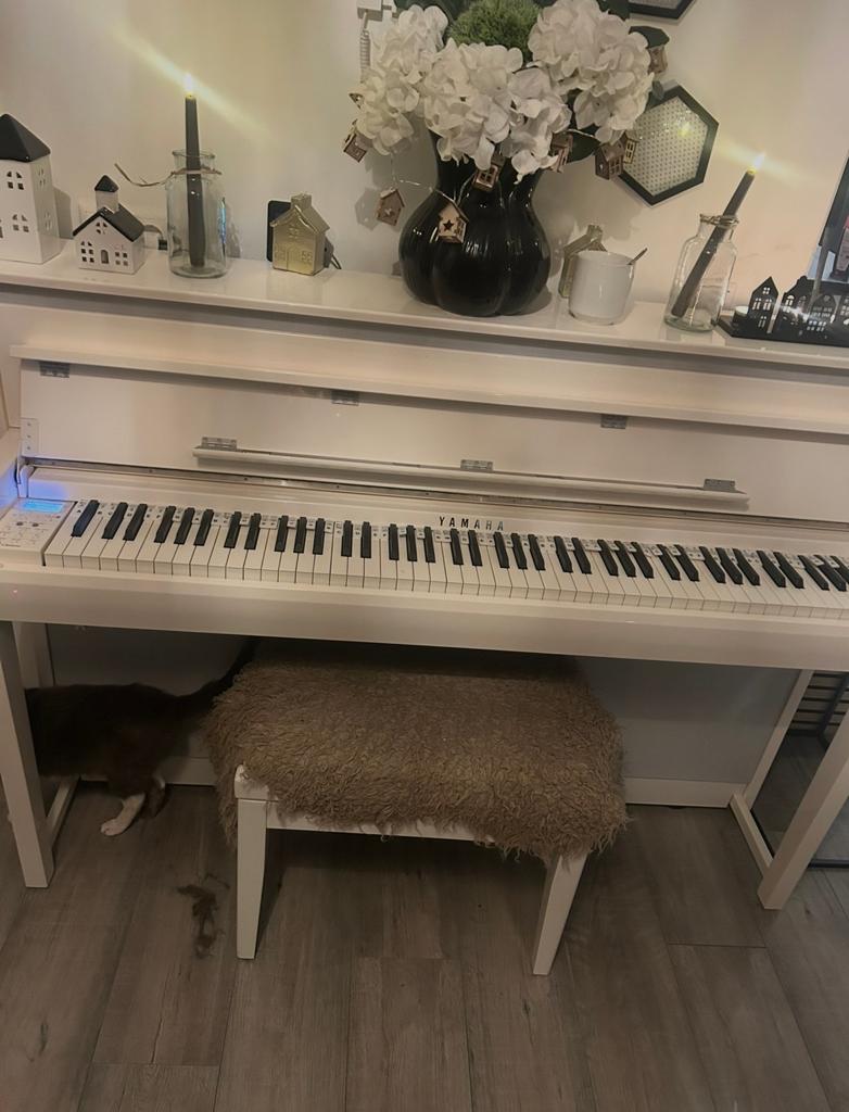 Yamaha Clavinova CLP-685PWH Digitale Piano Wit, Muziek en Instrumenten, Piano's, Wit, Digitaal, Ophalen of Verzenden, Zo goed als nieuw