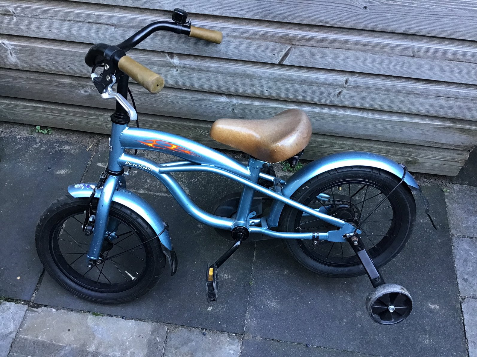 Popal Black Fighter kinderfiets met zijwieltjes, Ophalen, Gebruikt, Minder dan 16 inch, Zijwieltjes