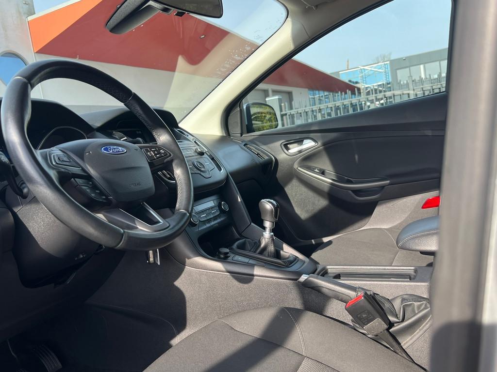 Ford Focus Wagon 1.0 Titanium Bsns - Moondust Silver - Rijas, Auto's, Gebruikt, Handgeschakeld, 1216 kg, 3 cilinders
