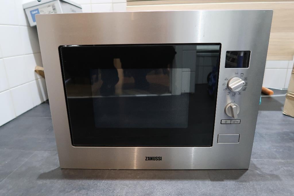 Zanussi combi-oven Zo goed als nieuw, volledig functioneel!!, Ophalen, 60 cm of meer, Zo goed als nieuw, Oven met grill