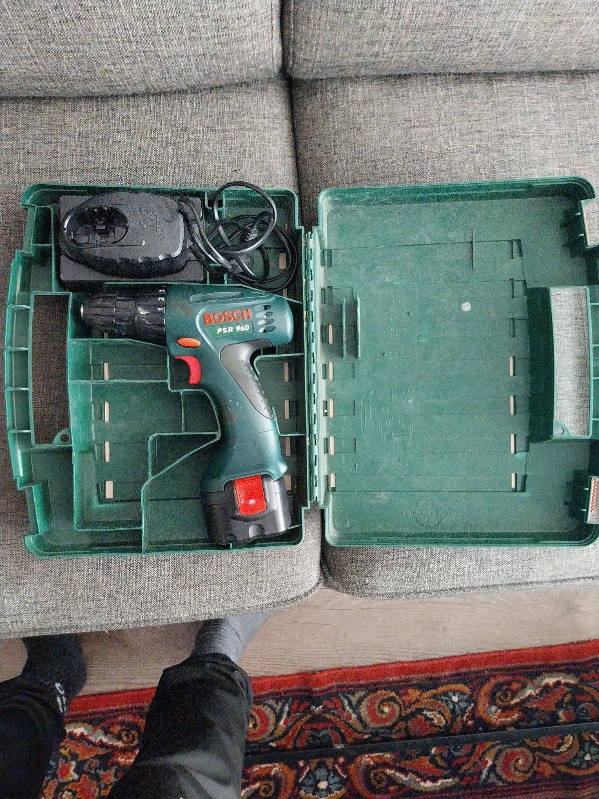 Bosch PSR 960 Accuboormachine met oplader en koffer, Doe-het-zelf en Verbouw, Gereedschap | Boormachines, Gebruikt, Variabele snelheid