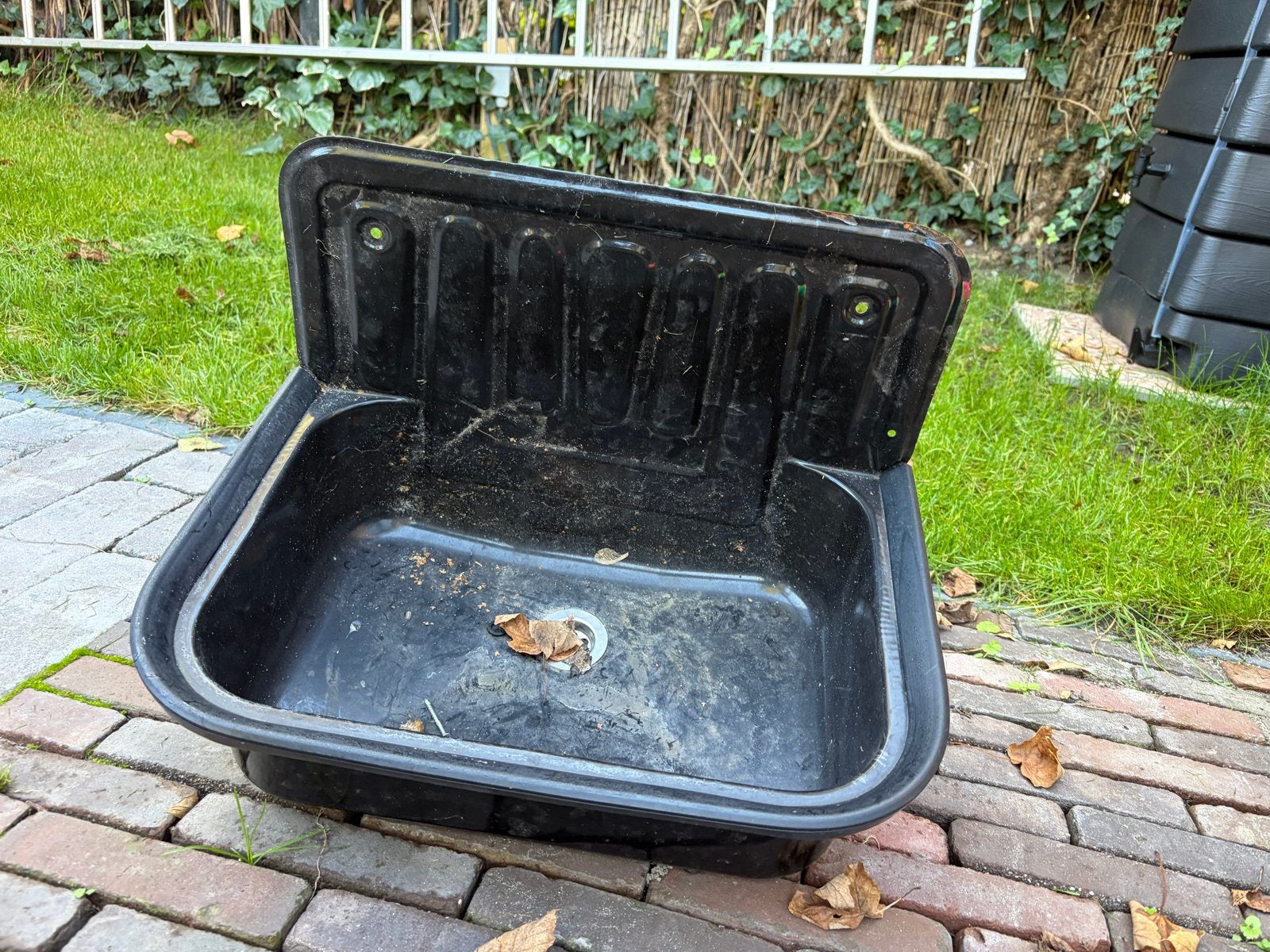 Zwarte metalen wasbak, Ophalen, Gebruikt