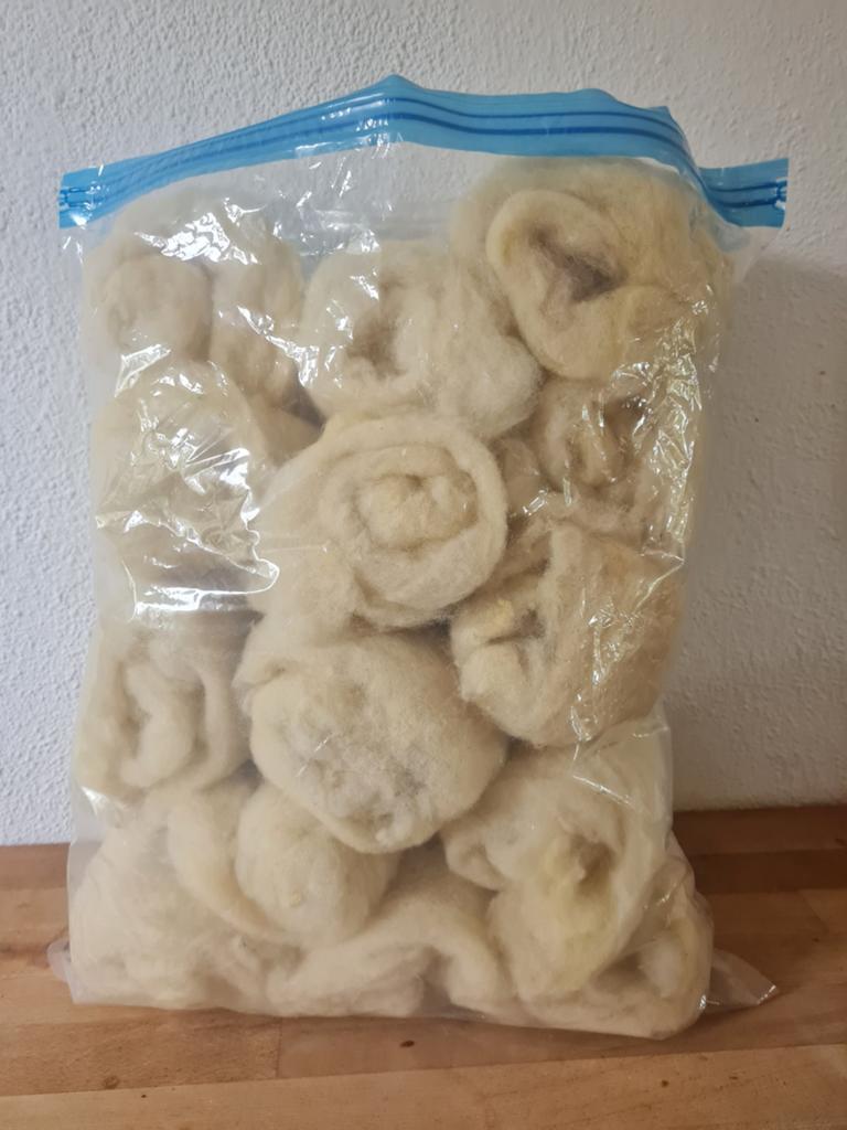 Aangeboden gekaarde wol. Texels schaap., Ophalen of Verzenden, Los Vilt