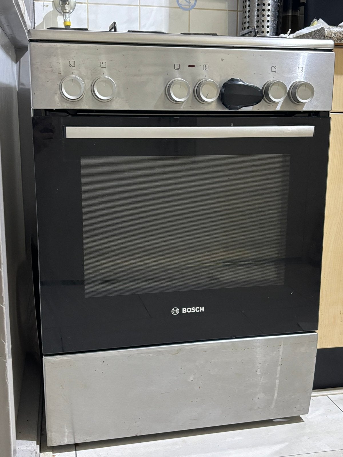 Bosch Vrijstaand Gasfornuis met Oven - Zo goed als nieuw, Witgoed en Apparatuur, Fornuizen, 60 cm of meer, Zo goed als nieuw, Energieklasse A of zuiniger