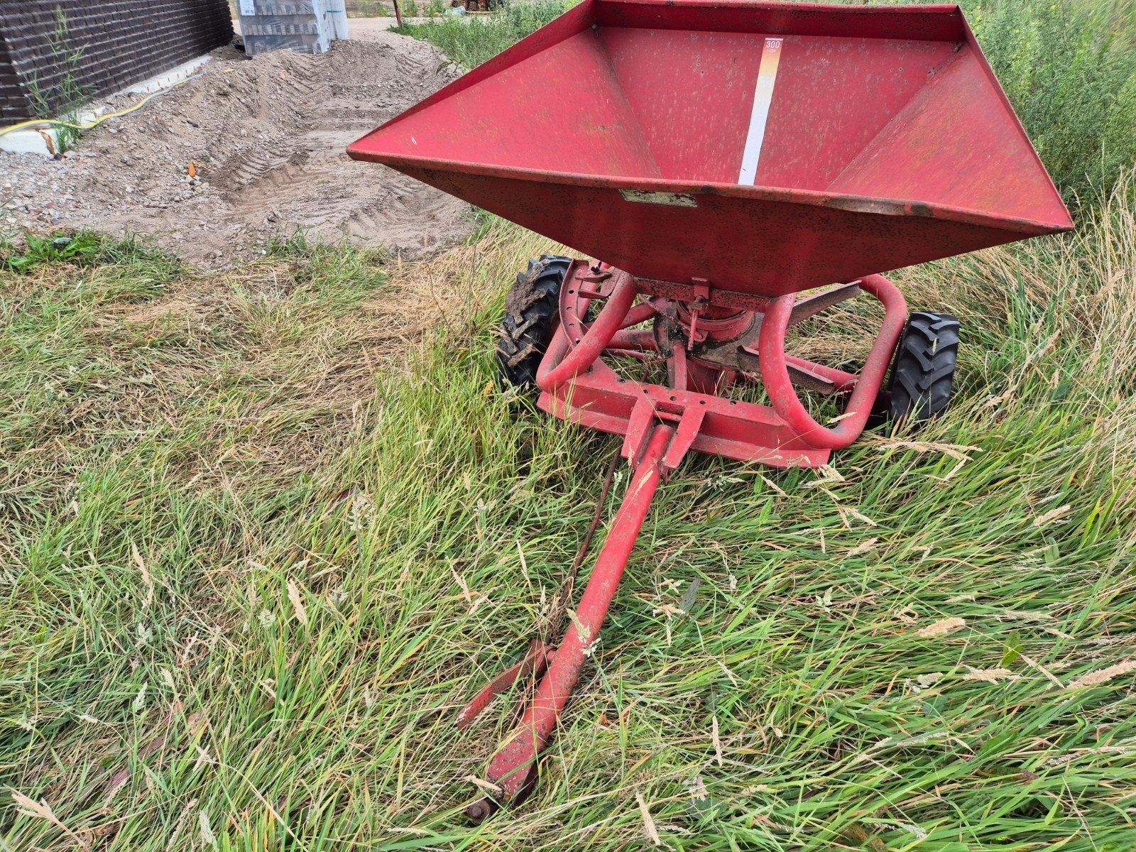 Lely getrokken kunstmeststrooier 300L, Ophalen, Gebruikt