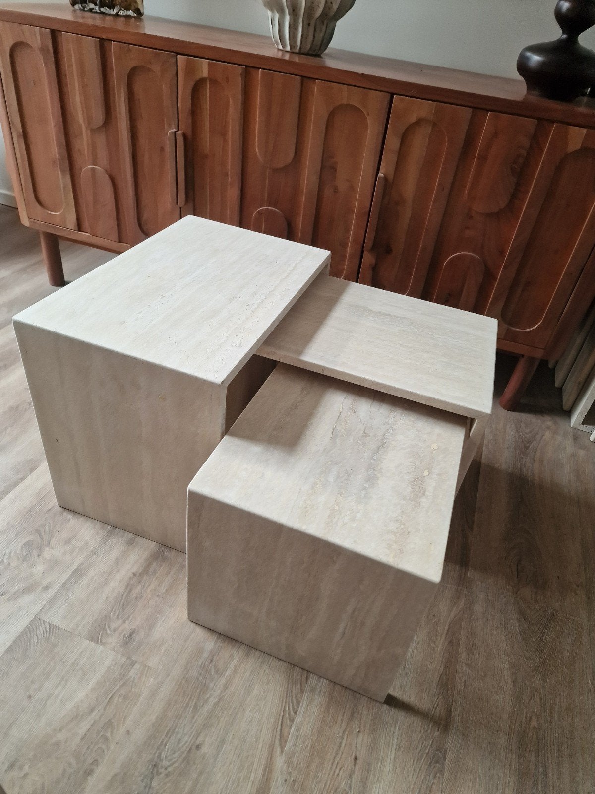 Vintage Italiaanse Travertin salontafel 'The Nest´, Huis en Inrichting, Tafels | Salontafels, Ophalen, 50 tot 100 cm, 50 tot 100 cm