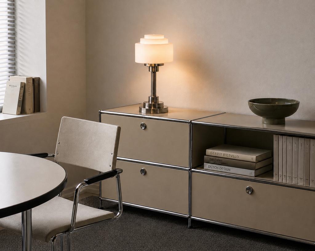 Gispen stijl tafellamp met opaalglas en metalen voet, Ophalen of Verzenden