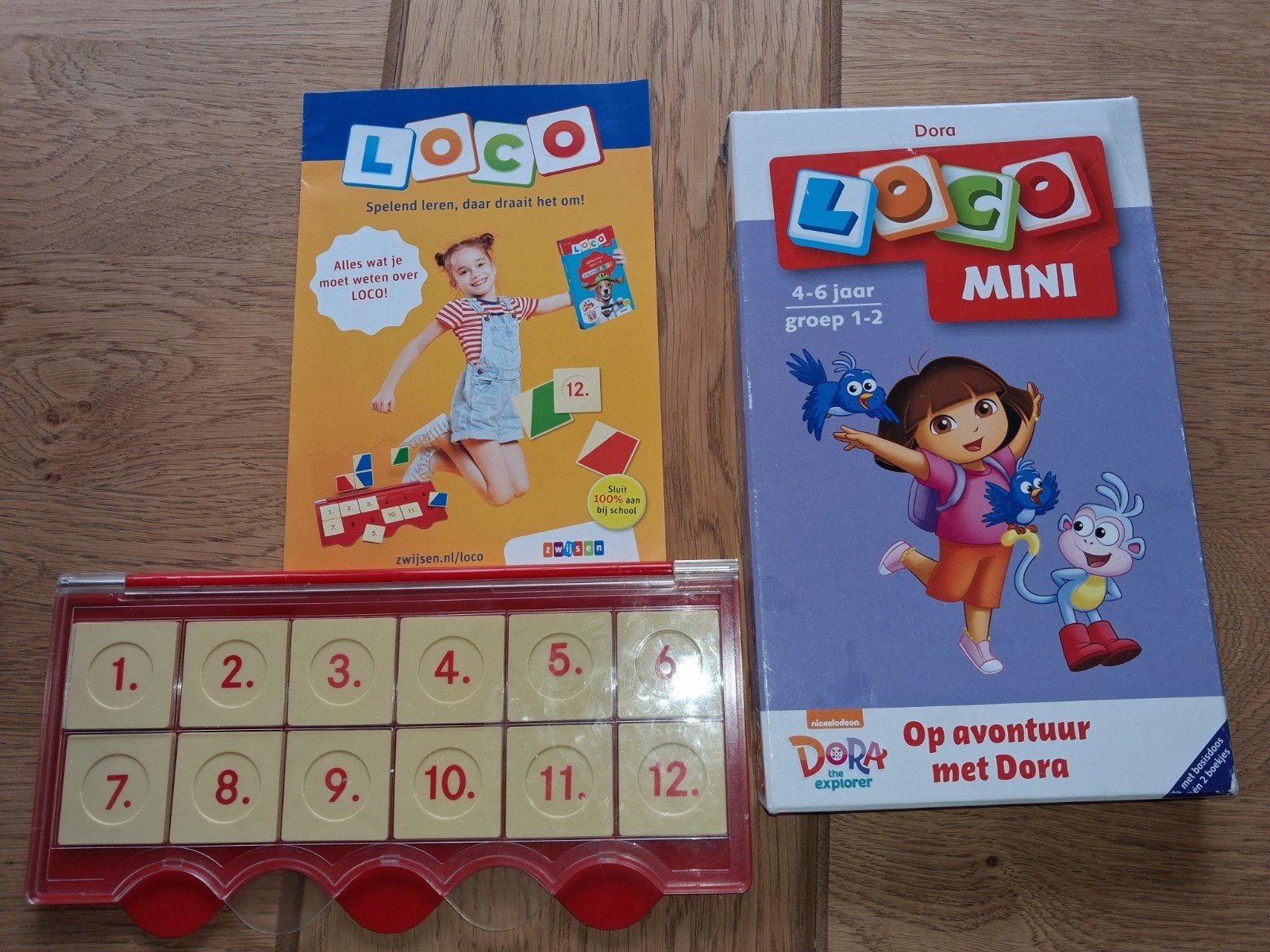 mini loco" op avontuur met dora" basisdoos met 4 boekjes, Ophalen of Verzenden, Zo goed als nieuw