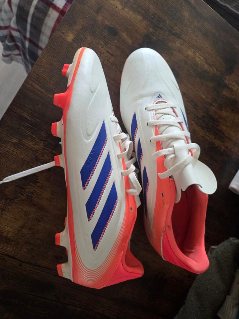 Voetbal schoenen, Maat XS of kleiner, Schoenen, Ophalen of Verzenden, Zo goed als nieuw