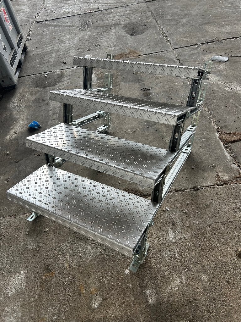 te koop:Nieuwe industriële 4-treeds Hilti trap 76 x 32 cm, Ophalen, Nieuw, Trap, Minder dan 2 meter