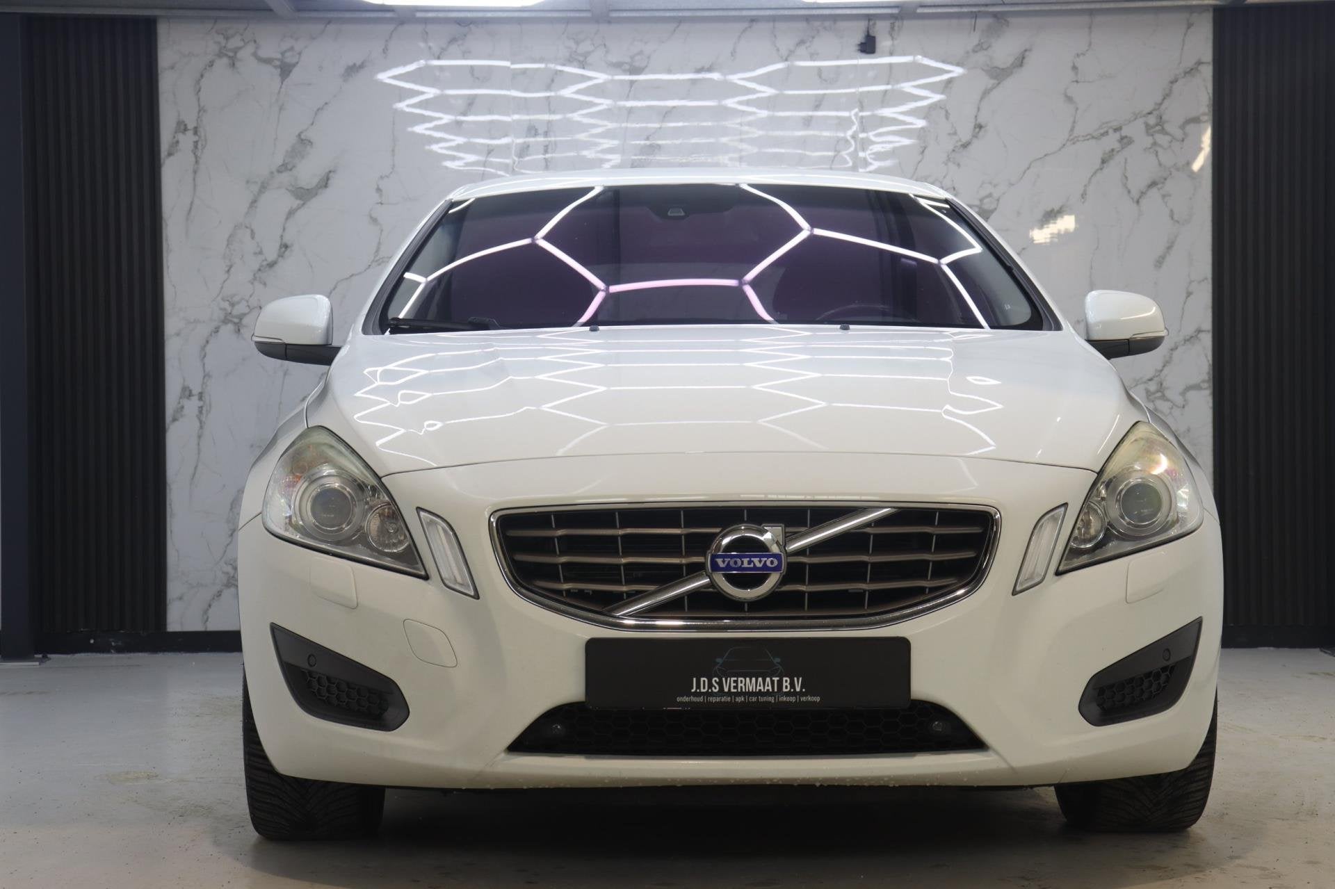 Volvo V60 2.0 T5 Momentum Heico, Euro 5, 4 cilinders, Wit, Grijs