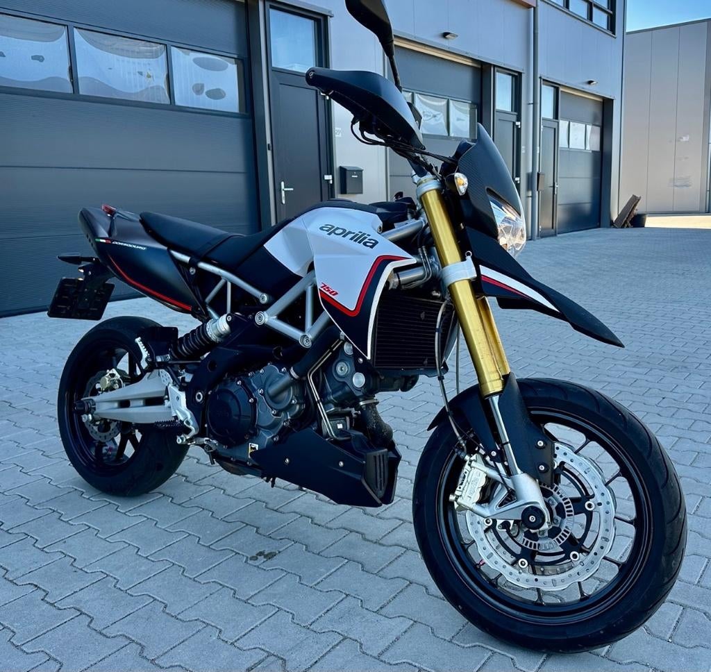 Aprilia Dorsoduro 750 2013 *Handvatverwarming*, Motoren, Motoren | Aprilia, Bedrijf, SuperMoto, meer dan 35 kW, 2 cilinders, Motorrijbewijs A